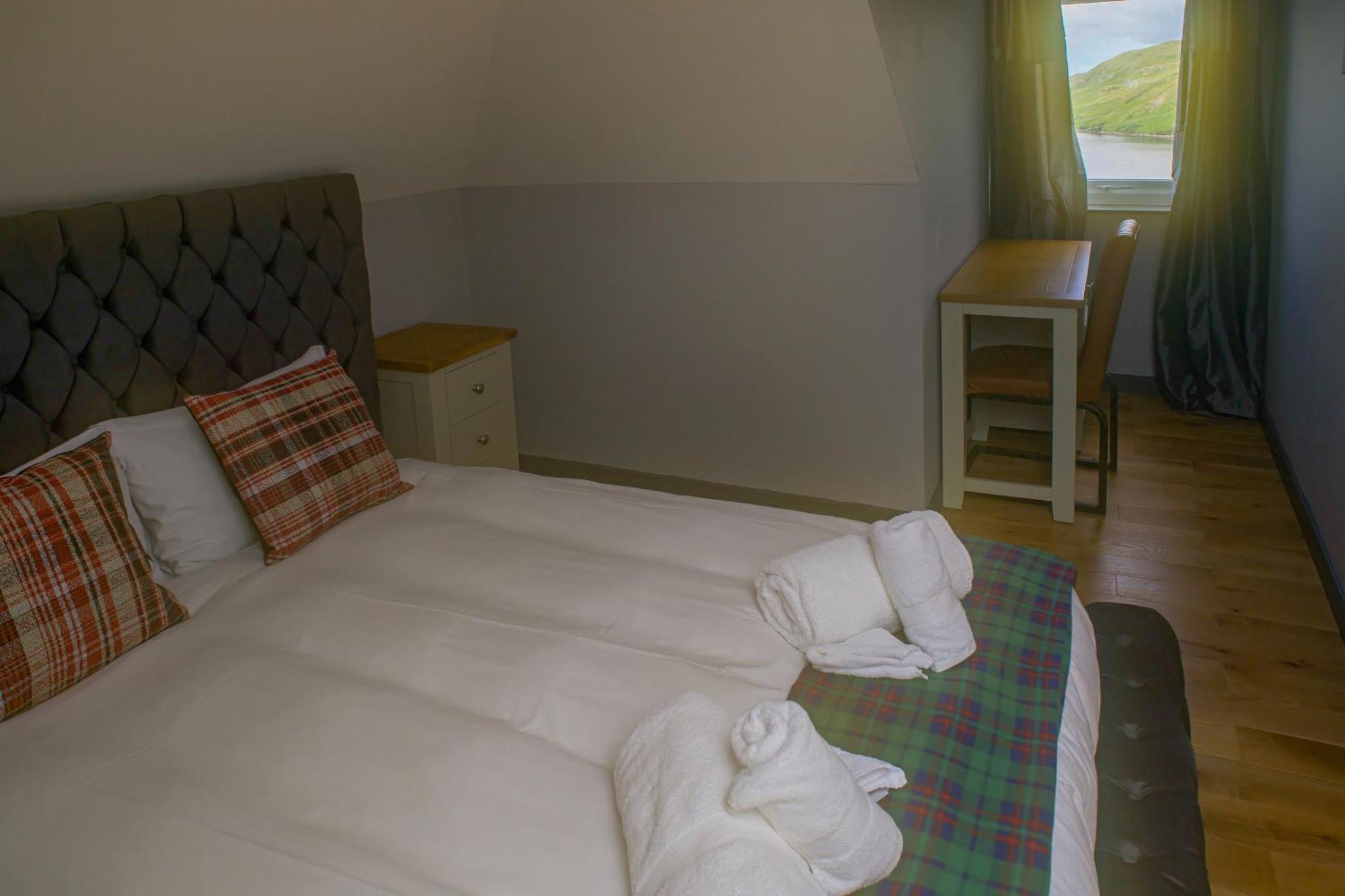 Luxury 4 Bedroom Cottage With Stunning Views Near Fairy Pools! Карбост Экстерьер фото