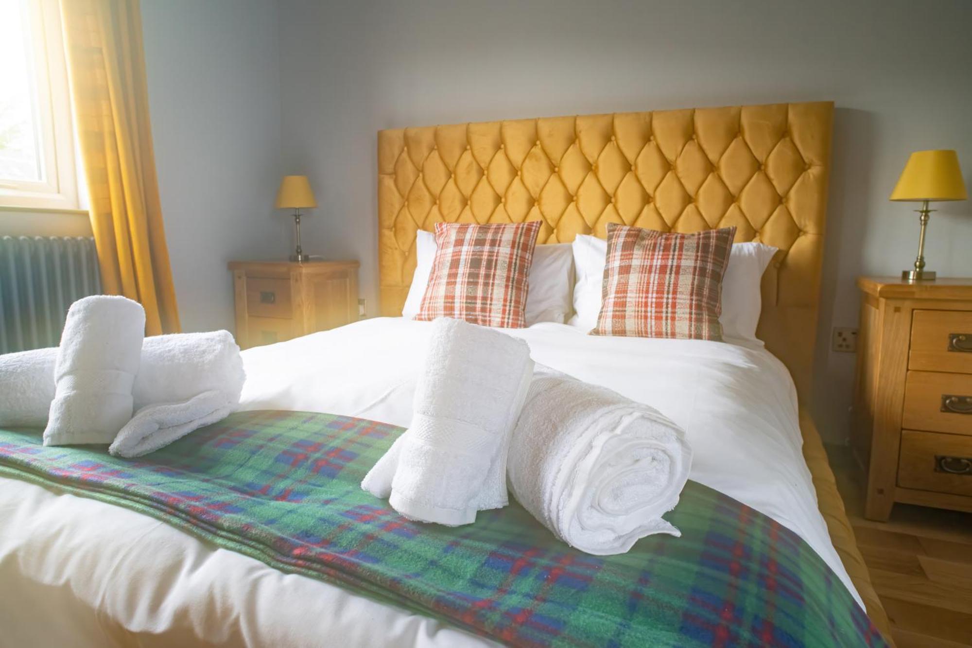 Luxury 4 Bedroom Cottage With Stunning Views Near Fairy Pools! Карбост Экстерьер фото